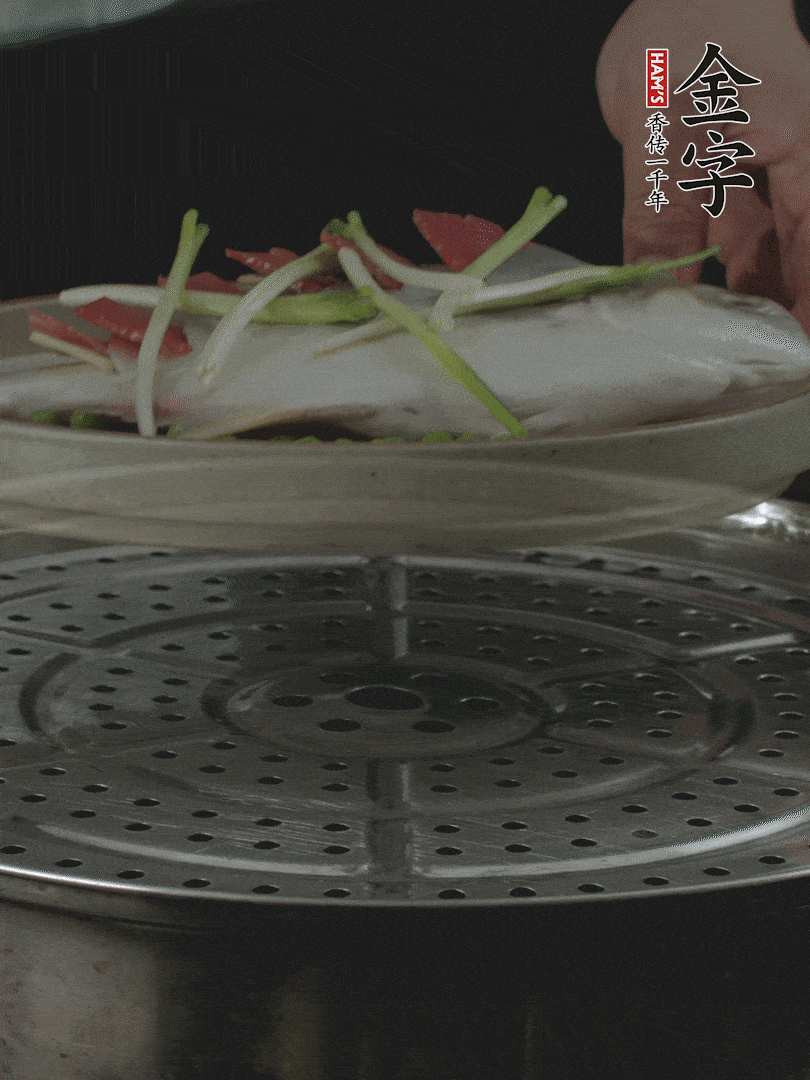 水開(kāi)后，大火上鍋蒸8～10分鐘。