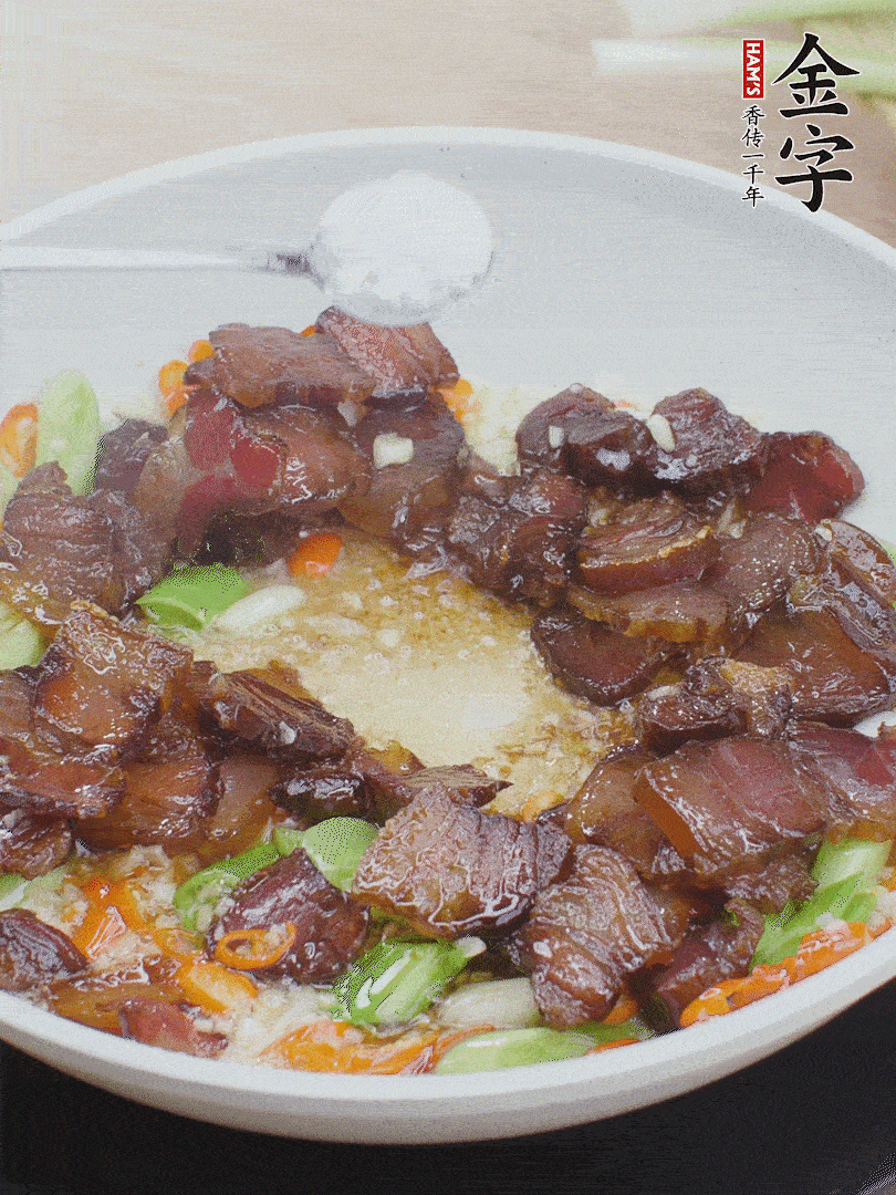 下醬油肉，一點(diǎn)生抽、白糖調(diào)味。