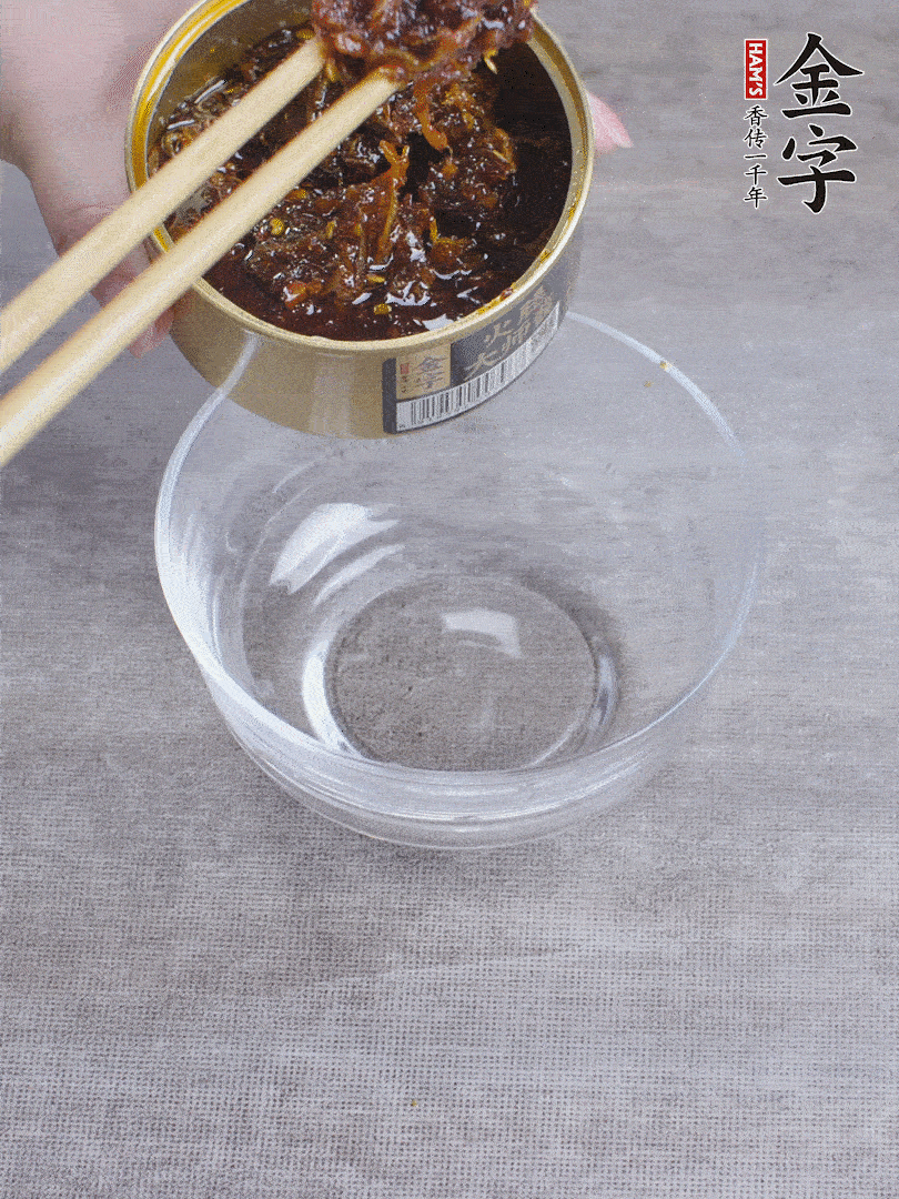 金字火腿大師醬2勺、醬油1勺、白砂糖1/2勺調(diào)勻。