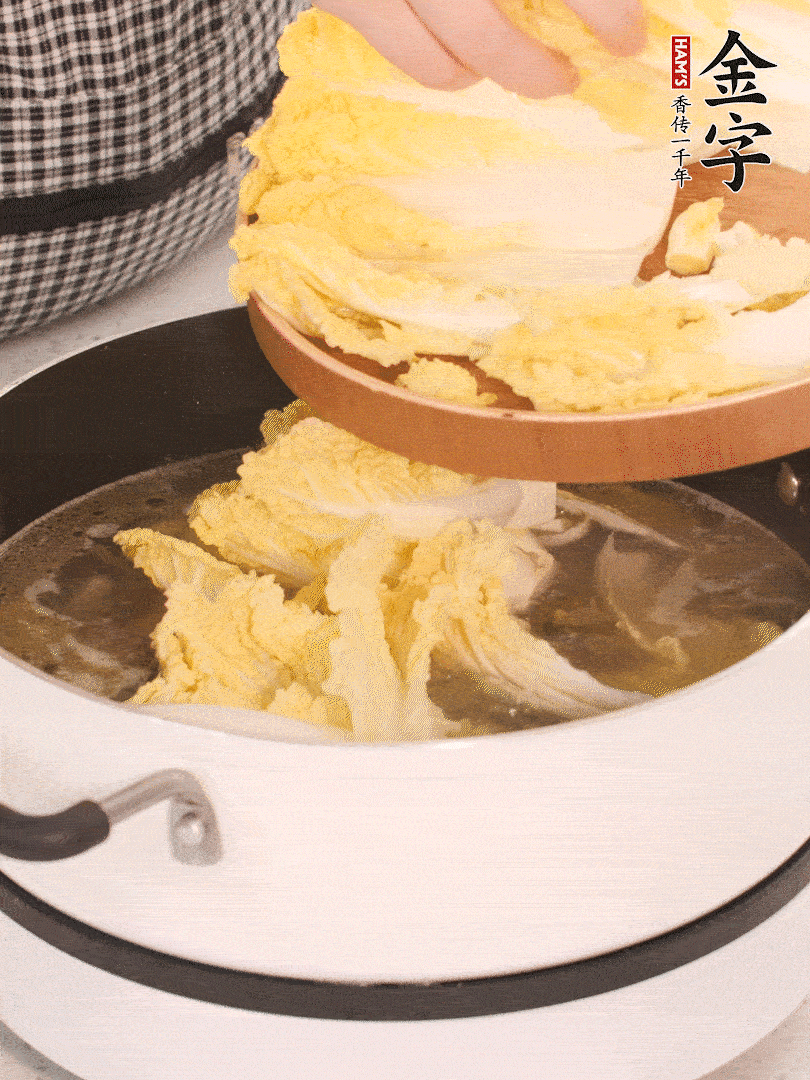 放入娃娃菜、金針菇再燉煮5分鐘。