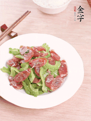 一小撮糖調(diào)味。