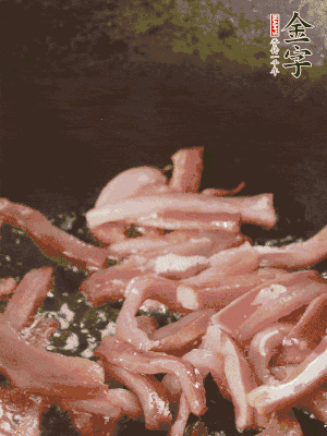 再放豌豆苗翻炒均勻。