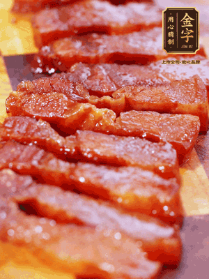 金字醬油肉煮熟，切片