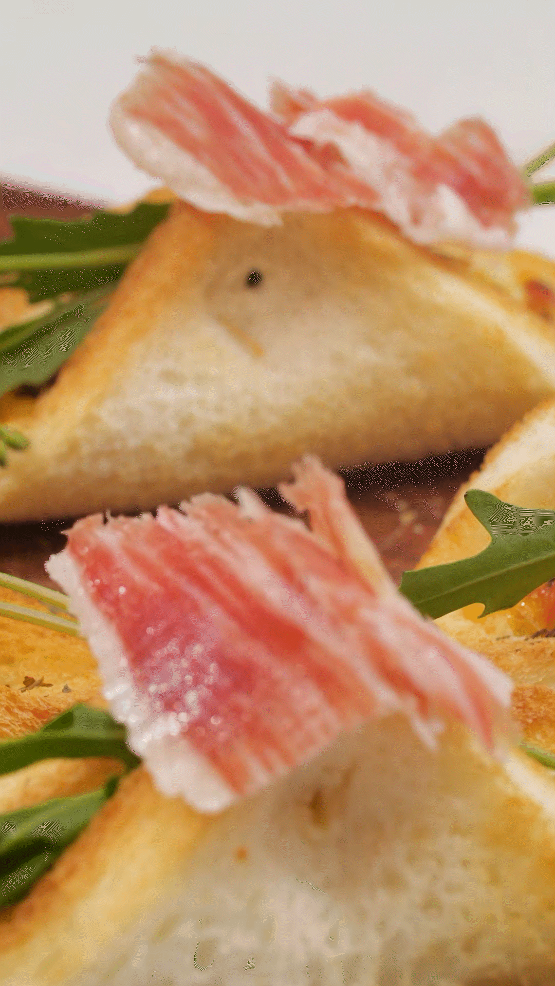 空氣炸鍋或烤箱180度5分鐘，撒歐芹碎
